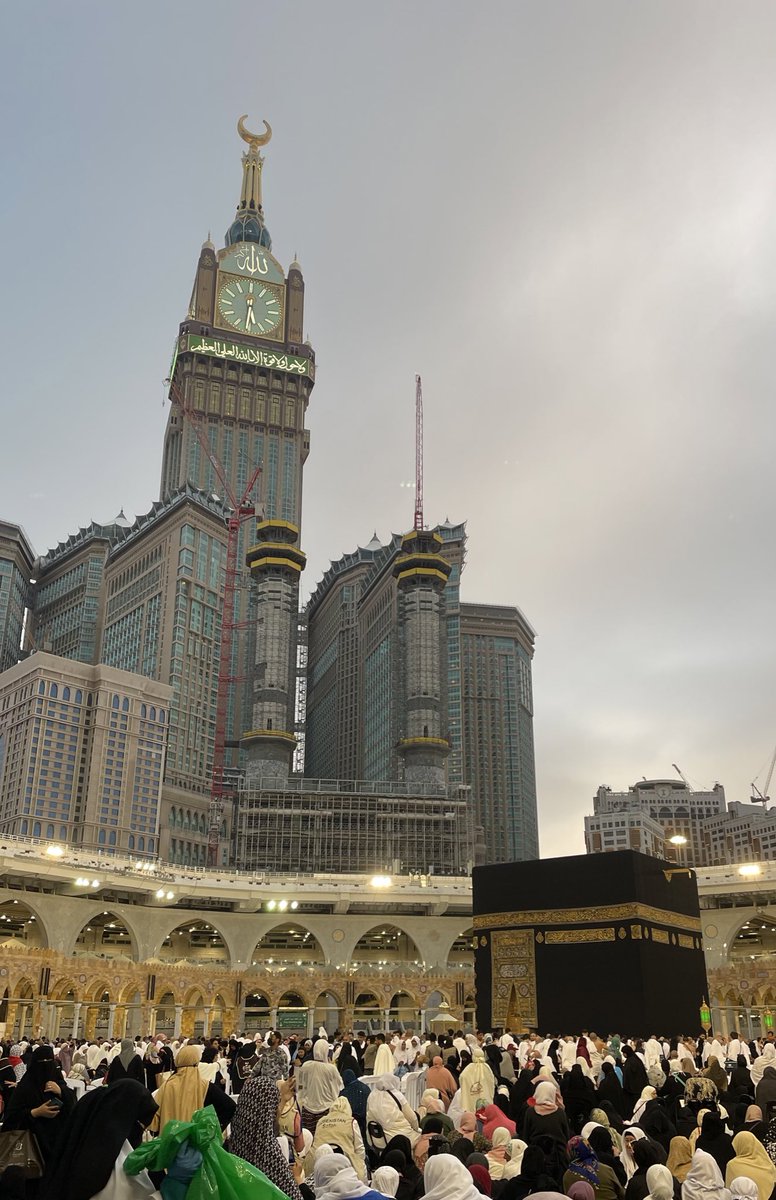 nikmujahidah's tweet photo. Orang kata. Pegi Mekah doa jodoh. 

In fact. Bila berdiri depan kaabah. 
Perasaan nak Allah swt ampunkan dosa tu teramat besar melebihi segala galanya.  

اللَّهُمَّ حَاسِبْنِى حِسَاباً يَسِيرًا

Ya Allah hisablah aku dengan hisab yang mudah🤲🏼

Mekah | 10 January ‘23 https://t.co/HCe30s7SYS