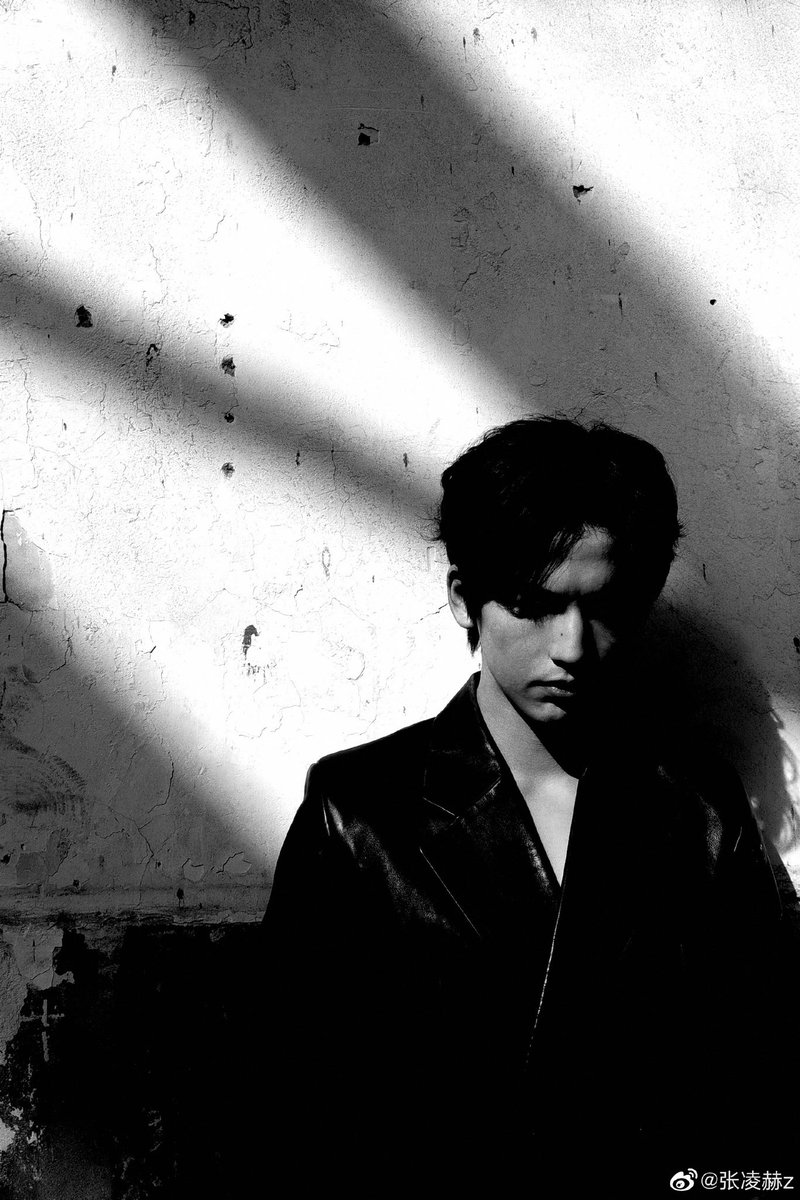 ForZLHth's tweet photo. 『14.01.23』Zhang Linghe’s weibo update
🕳️

(1/3)
#ForZLHth #จางหลิงเฮ่อ 
#ZhangLingHe #张凌赫 https://t.co/SVbAXzOXvQ
