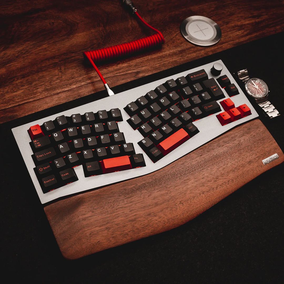 KeychronMK's tweet photo. The Keychron Q8 is a very well-constructed keyboard with a solid design, hefty weight, and capabilities that don't get any better.
📸: p_errygold
#keychron #setup #mechanicalkeyboard #keychronkeyboard #customkeyboard #keychronq8 https://t.co/hQVSGiKbzZ