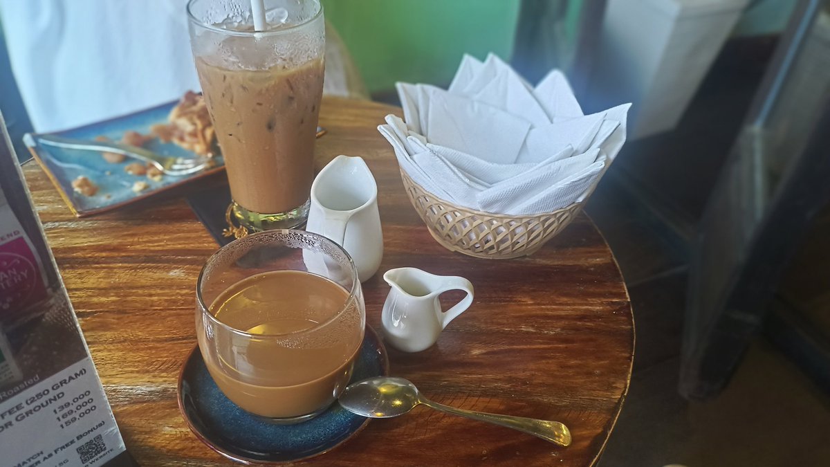 SaljuSchnee's tweet photo. Hot and Iced coffee
#cocobox
#cocoboxhoian https://t.co/7W2KD8HCyK