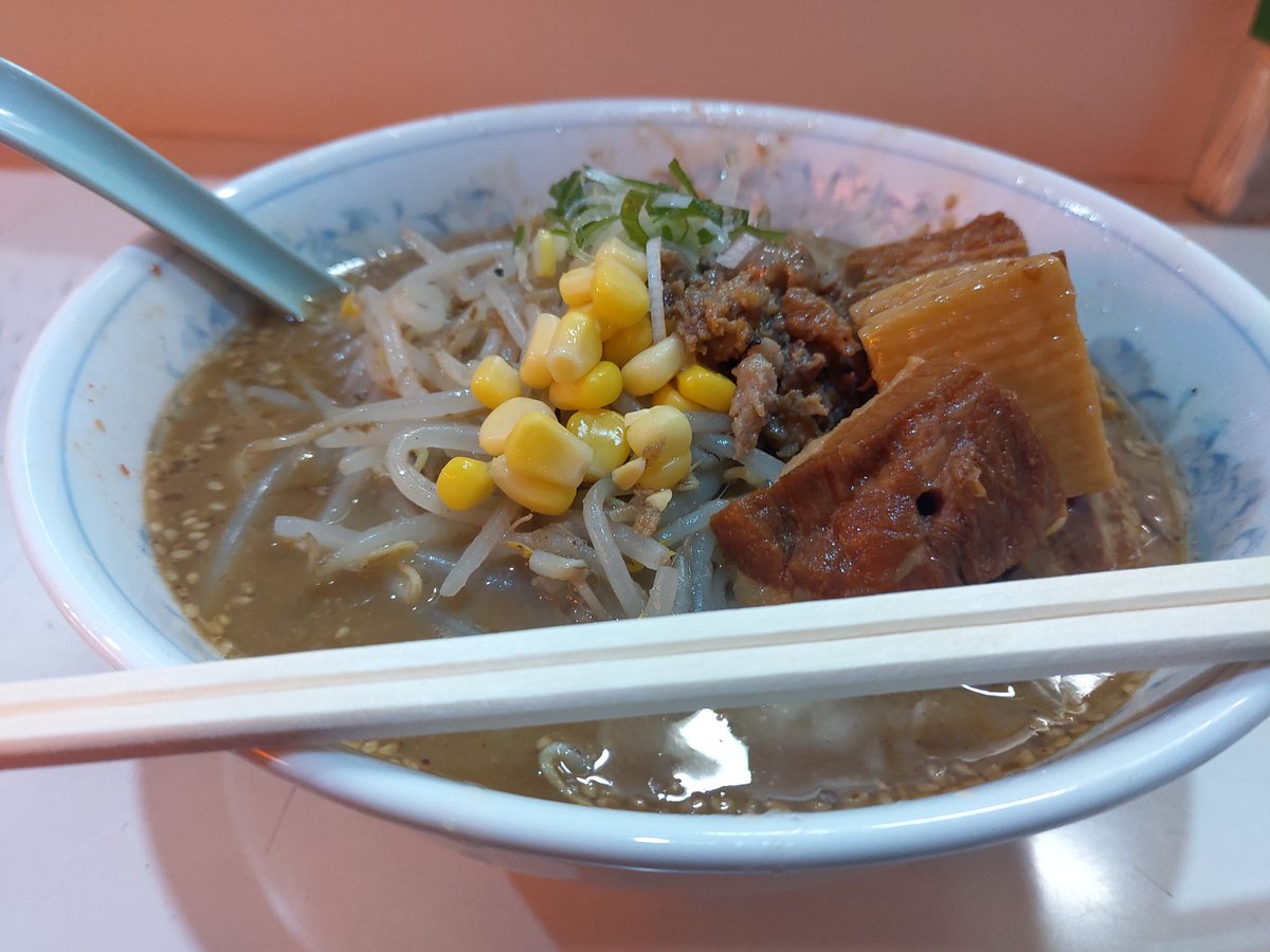 掻き暗し 越へて六度 科挙かへり
 学び啜るは 北の拉麺