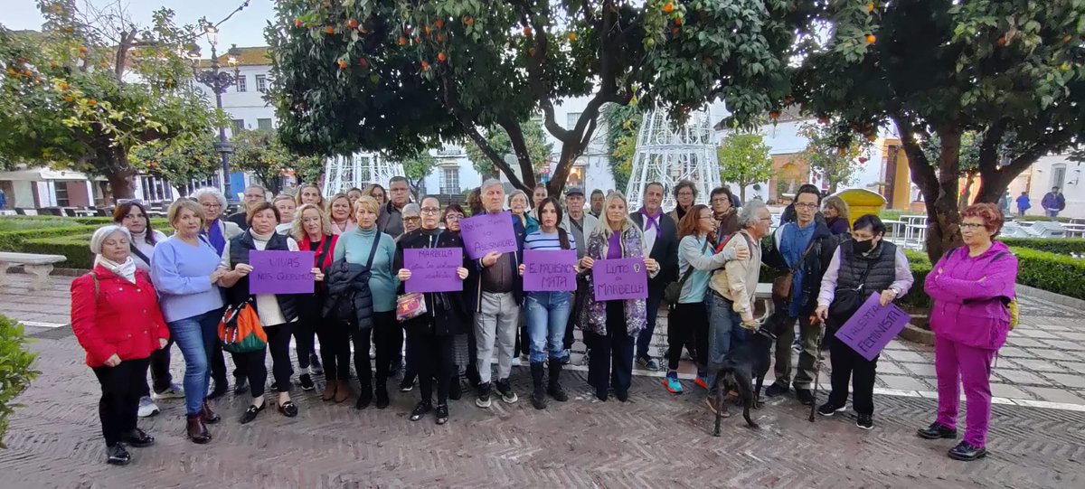 MaicaMachuca's tweet photo. Concentración ayer contra la violencia machista en Marbella. Porque #vivasnosqueremos. Ya van 1186 asesinadas desde que hay estadísticas (2003), cada una con sus nombres, apellidos y familias. DEP Natalia. #NiUnaMas https://t.co/CtQmItjhsV