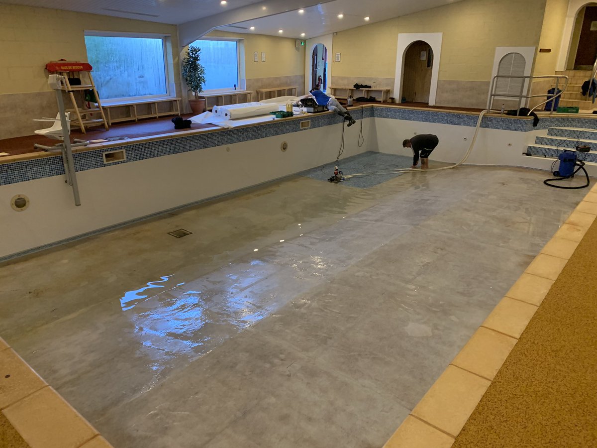 Busy getting ready for the season fitting a new swimming pool liner (without wasting any water!) 🏊🏻‍♀️ 💦😊 <a href="/wcresorts/">Westcountry Resorts</a> #staudriesbay #holiday #swimming
