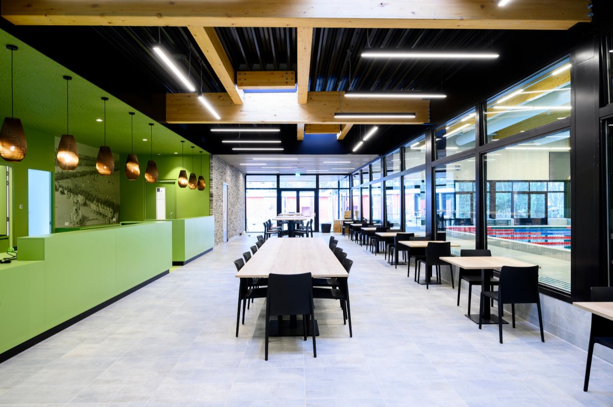 Na 15 maanden bouwen is het eindelijk zo ver: op zaterdag 21 januari openen we officieel het nieuwe zwembad De Hoge Devel. Van harte welkom tussen 12.00-16.00 uur tijdens het open huis. Kijk voor de uitnodiging en het programma op: 📲 zwijndrecht.nl/zwembad