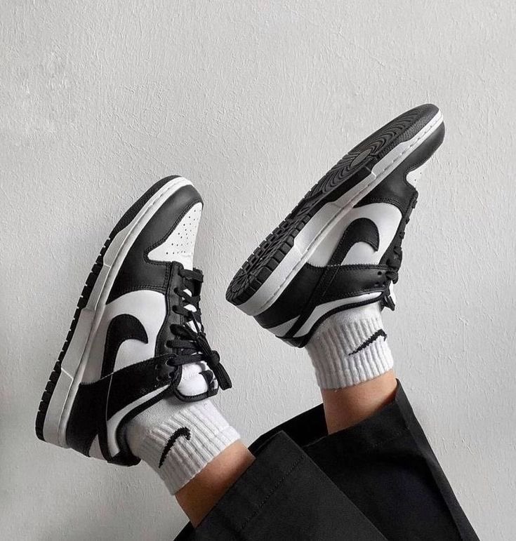 kkullect's tweet photo. IC WTS LFB PH

nike dunk low retro ‘panda’ 🐼

🖤 100% authentic
🖤 sizes available:

Mens - 7.5 / 10 (4 slots) / 12 / 11 /11.5
Wmns - 5 / 7 / 7.5 / 8 (6 slots) / 9.5 (2 slots)

PRICE: 10,000
dms are open for inquiries 🥰 https://t.co/4JrV4Ju7Br