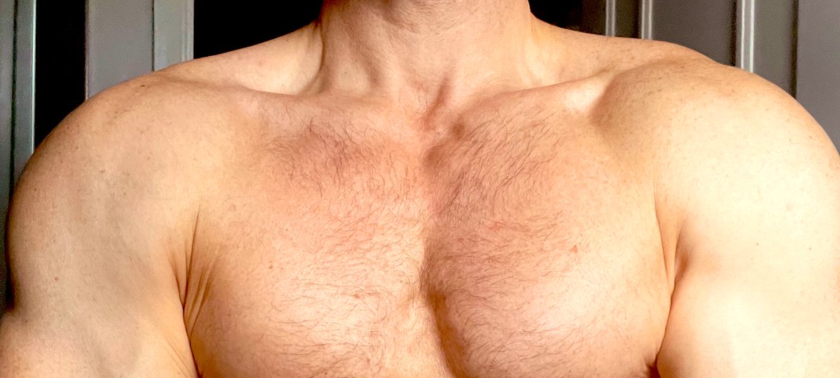anthony_wellin's tweet photo. #shouldersaturday anyone? 
What’s everyone up to this #sexysaturday https://t.co/xojzOlfzhs