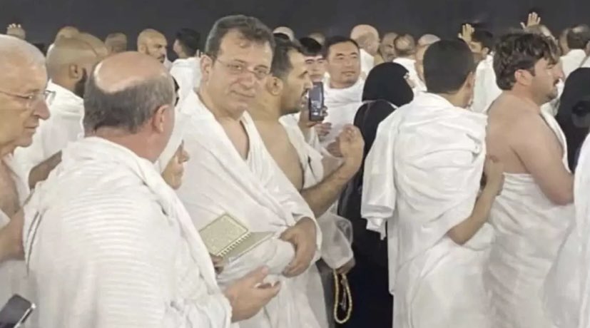 Soldaki fotoğrafa din istismarı diye ağzına geleni sayanlar, sağdakine Allah kabul etsin diyor. 
Çifte standardın, iki yüzlülüğün bu kadarına pes doğrusu!