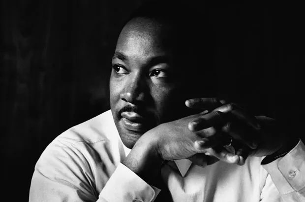 « La véritable grandeur d'un homme ne se mesure pas à des moments où il est à son aise, mais lorsqu'il traverse une période de controverses et de défis. »
￼Martin Luther King