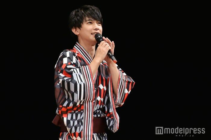 ️ ️⠀⠀
“Wah seru sekali gamesnya ya, jadi mau ikutan juga. Seru tidak gamesnya? seru lah pasti.” ucapnya seraya tangannya membalik cue cardnya. “setelah ini kita break dulu ya. Pasti sudah lapar semua kan ini sehabis games. Silahkan menikmati hidangan yang disediakan.”
⠀⠀