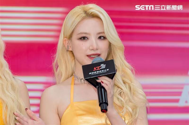 neuktokki's tweet photo. 230114 TTV' Super Star 2023 

#SHUHUA #슈화 #舒華 #シュファ https://t.co/Ra2fwWXbdh