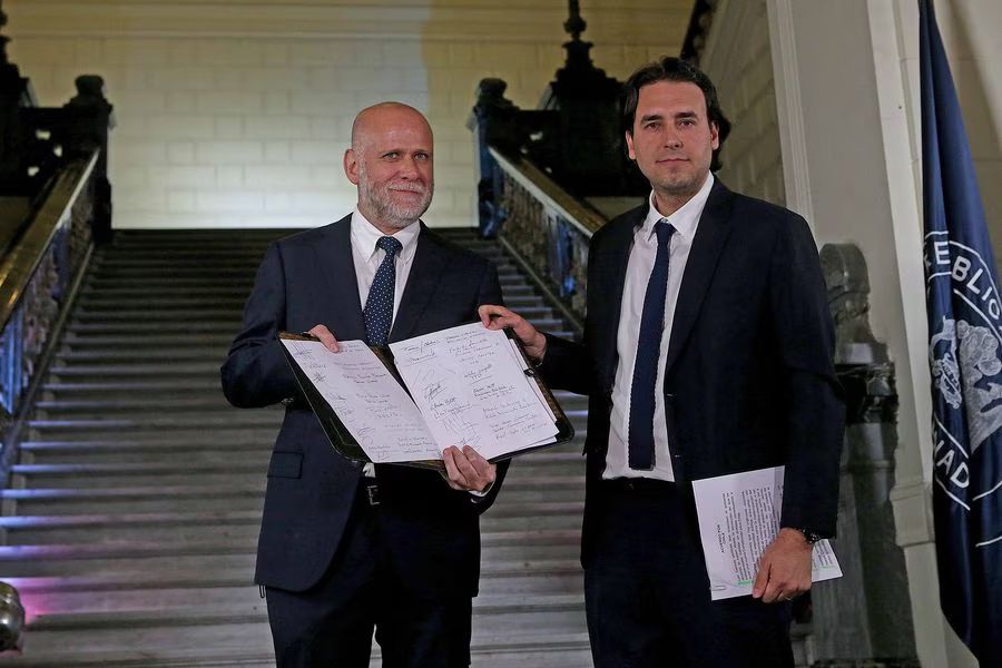 Guía para entender cómo se redactará la nueva Constitución. Aquí explicamos en seis pasos cómo se armará, por segunda vez, una propuesta de Carta Fundamental bit.ly/3CMnv93