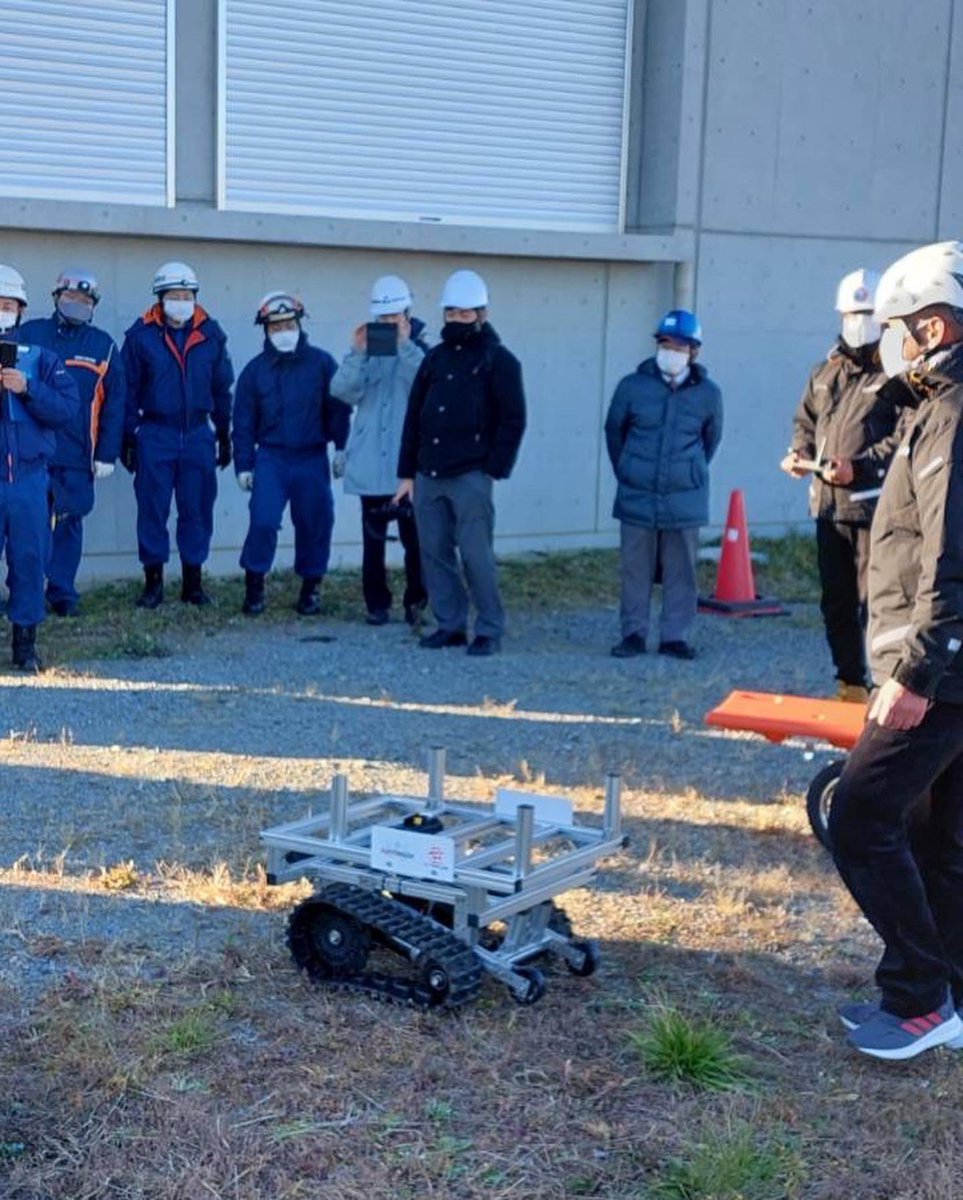 akira119r's tweet photo. 近代消防2月号に掲載されました。
2022年12月8日、福島ロボットテストフィールドで開催された、(一社)ふくしま総合災害対応訓練機構「未来の災害対応」災害対応ロボットが掲載されました。#アームレスキュー　#近代消防　#ふくしま総合災害対応訓練機構　#未来の災害対応　#消防ロボット　#firerobot https://t.co/ettMkRwNbP