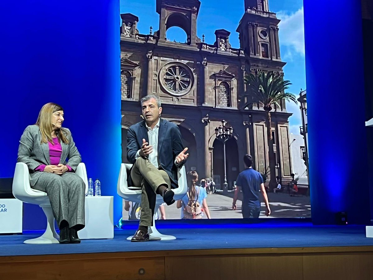 PoliSuarez_LPGC's tweet photo. Canarias necesita un cambio de rumbo, un proyecto serio y eficaz, avalado por la buena gestión. Ese cambio lo garantiza nuestro candidato a la Presidencia del Gobierno autonómico, @MDominguez_pp. Desde Zaragoza para toda España: tenemos un Plan para Gobernar. #EquipoPP https://t.co/WBPyofwZlb