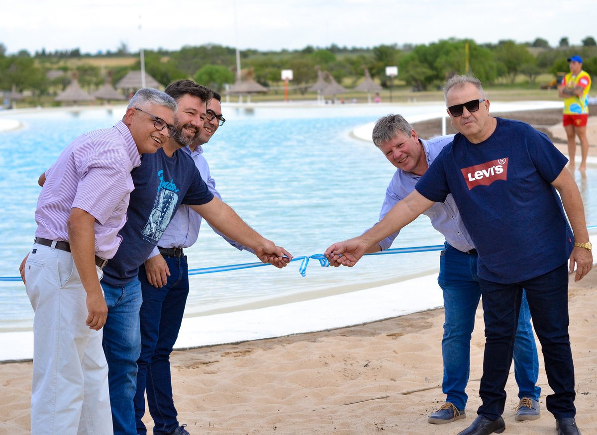 cherusolari's tweet photo. Qué bueno es ver crecer el sector turístico en la ciudad 💪🏽
Ayer asistimos a un nuevo hito de ese crecimiento, con la inauguración de la Piscina Playa 🏖️en Termas de María Grande 💦 https://t.co/1G9uhHXZIS