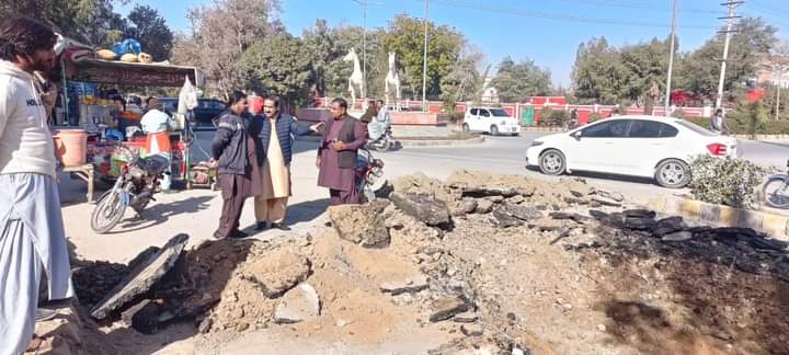 MHKPitafi's tweet photo. #سابق_مشیرصحت_پنجاب_حنیف_خان_پتافی کی خصوصی کاوشوں سے گھوڑا چوک وقار کینٹین تا گلوب چوک (کالج چوک)تک نیو سیورج لائن ڈالنے کے بعد روڈ اور پاسپورٹ آفس اور یونیورسٹی گیٹ کے ساتھ ٹف ٹائل کا کام شروع کروادیا گیا ے۔
#Team_Pitafi #mpa289 https://t.co/DVBi9KaT6Y
