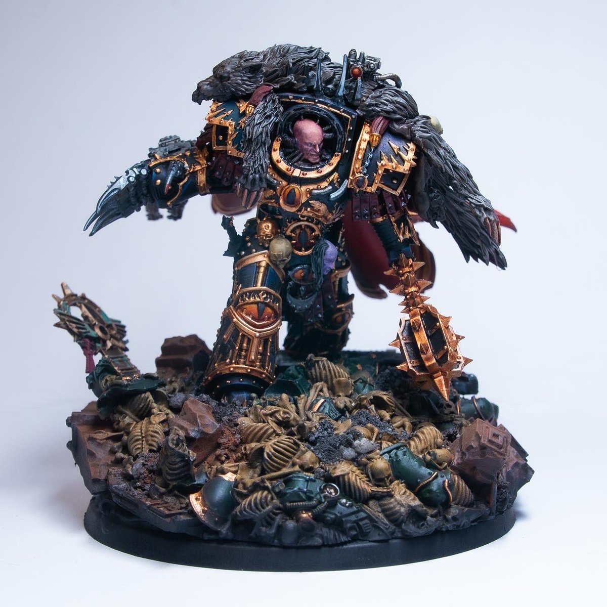 ThePickleJar3's tweet photo. For the last couple of weeks I’ve had the privilege of painting the new Horus Ascended model. Thanks to @warhammer for sending this out, full video on YouTube.

#WarhammerCommunity #horusheresy #PaintingWarhammer #paintingminiatures https://t.co/AFLBBTMfwZ