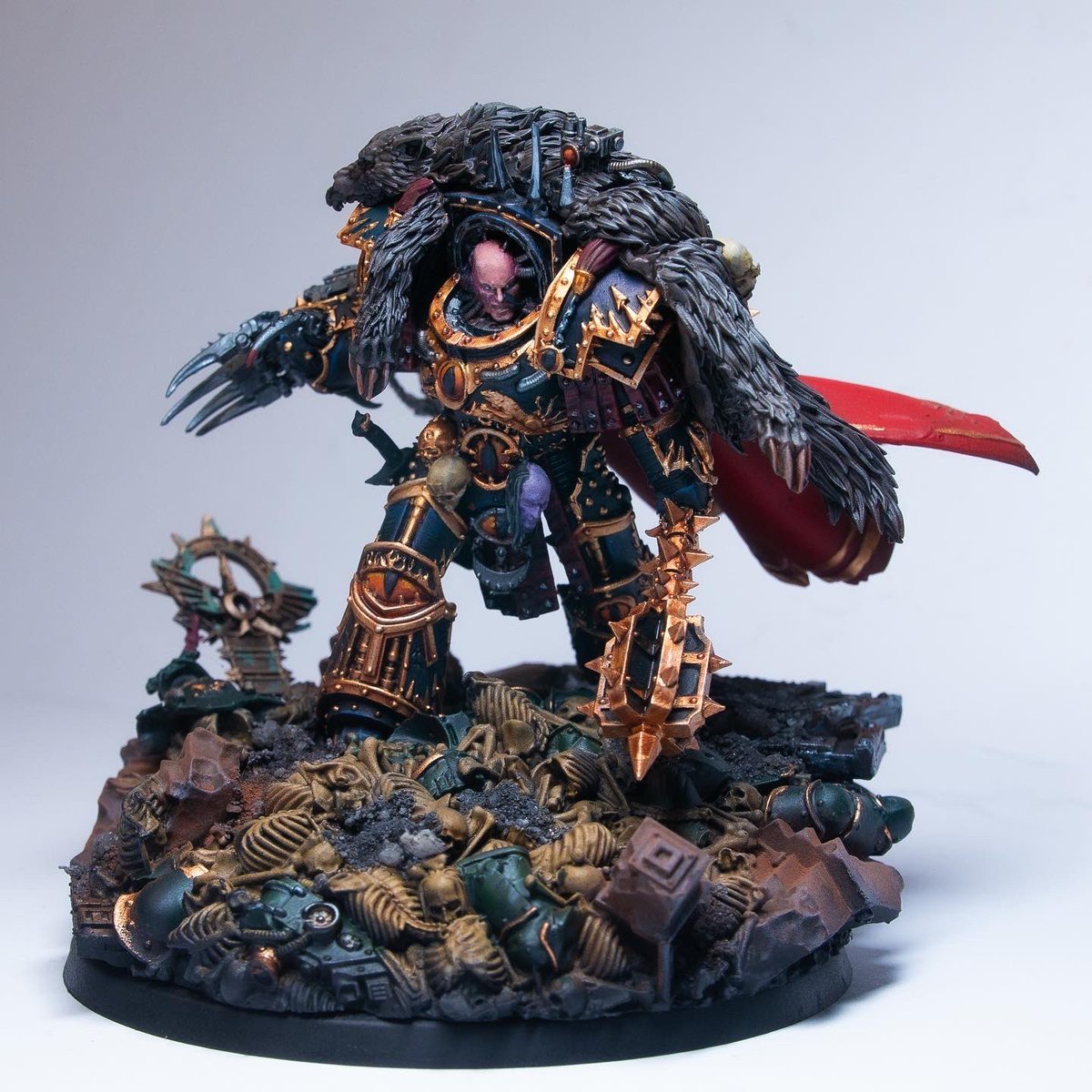 ThePickleJar3's tweet photo. For the last couple of weeks I’ve had the privilege of painting the new Horus Ascended model. Thanks to @warhammer for sending this out, full video on YouTube.

#WarhammerCommunity #horusheresy #PaintingWarhammer #paintingminiatures https://t.co/AFLBBTMfwZ
