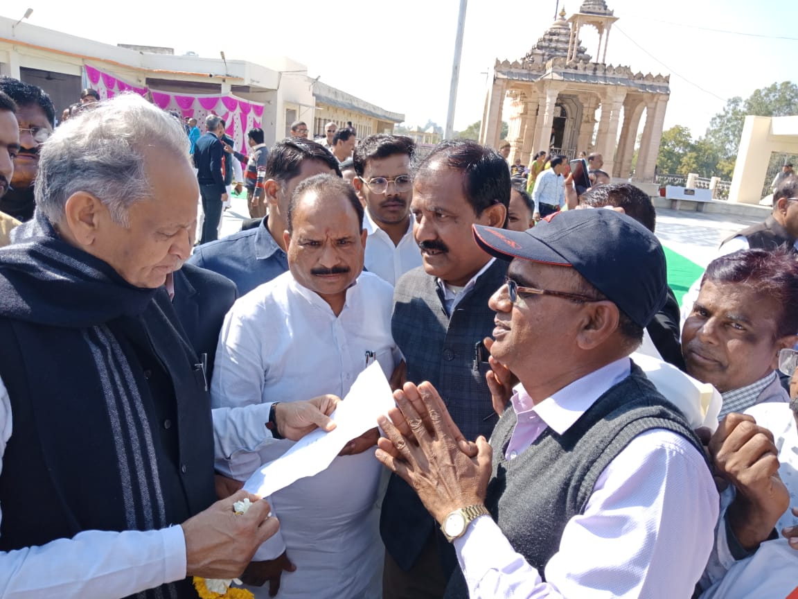 #माननीय जननायक महोदय अशोक गहलोत जी व्याख्याता वेतन कटौती निरस्त कर 18750 बहाल करो
#वेतन_विसंगति_दूर_करो 
#18750_बहाल_करो
<a href="/ashokgehlot51/">Ashok Gehlot</a> <a href="/DrBDKallaINC/">Dr. Bulaki Das Kalla</a>