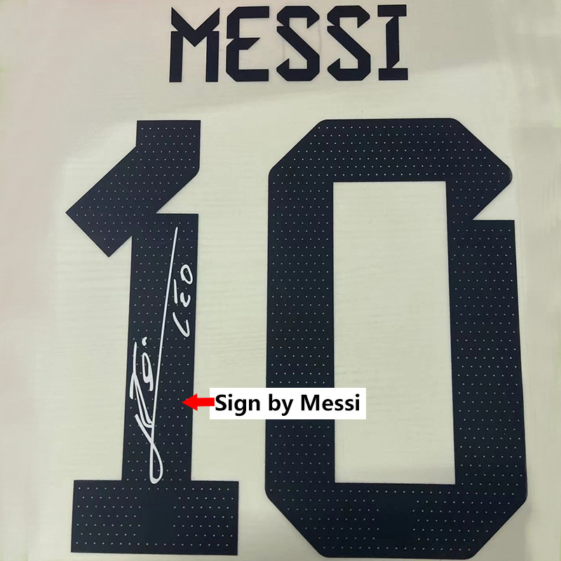 Rmaillot2's tweet photo. Retrouver la signature de Lionel Messi sur son flocage en exclusivité chez https://t.co/0250Zt26vL !🔥 https://t.co/5fD9MFehQc
