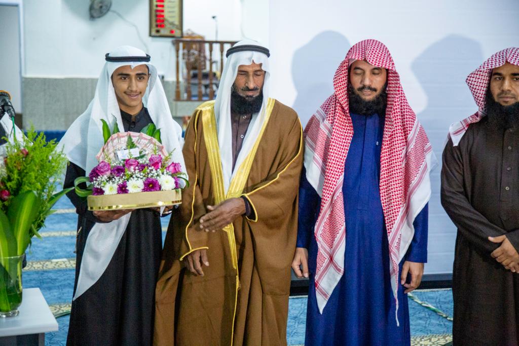 TQH1424's tweet photo. احتفى منسوبو حلقة الشيخ مشعان بن موقد بالنخيل بختم أحد طلابها القرآن الكريم مغرب  الخميس١٤٤٤/٦/١٩ وتخلل الحفل تكريم الخاتم وزملائه
وبهذه المناسبة يسعدنا تهنئة الطالب *عبدالرحيم حجي العوفي *  ومعلمه وزملائه 
ونشكر كل من حضر وشارك في الاحتفاء. 
وتقبل الله من الجميع https://t.co/wB8addwFZq