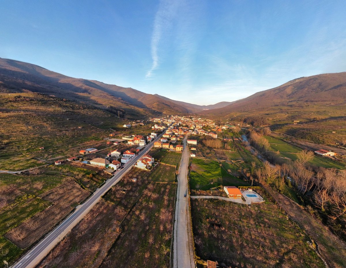 📸 | 𝘿𝙞𝙨𝙛𝙧𝙪𝙩𝙖𝙣𝙙𝙤 𝙙𝙚 𝙀𝙭𝙩𝙧𝙚𝙢𝙖𝙙𝙪𝙧𝙖

🗓 13/01/2023
✍🏽 MorenoHernándezKet
📍Navaconcejo / Cabezuela del Valle / Jerte.

📲 #morenohernandezket #mh #dron #drones #NaturePhotography #Photography #nature #fotografia #naturaleza #pueblo #extremadura