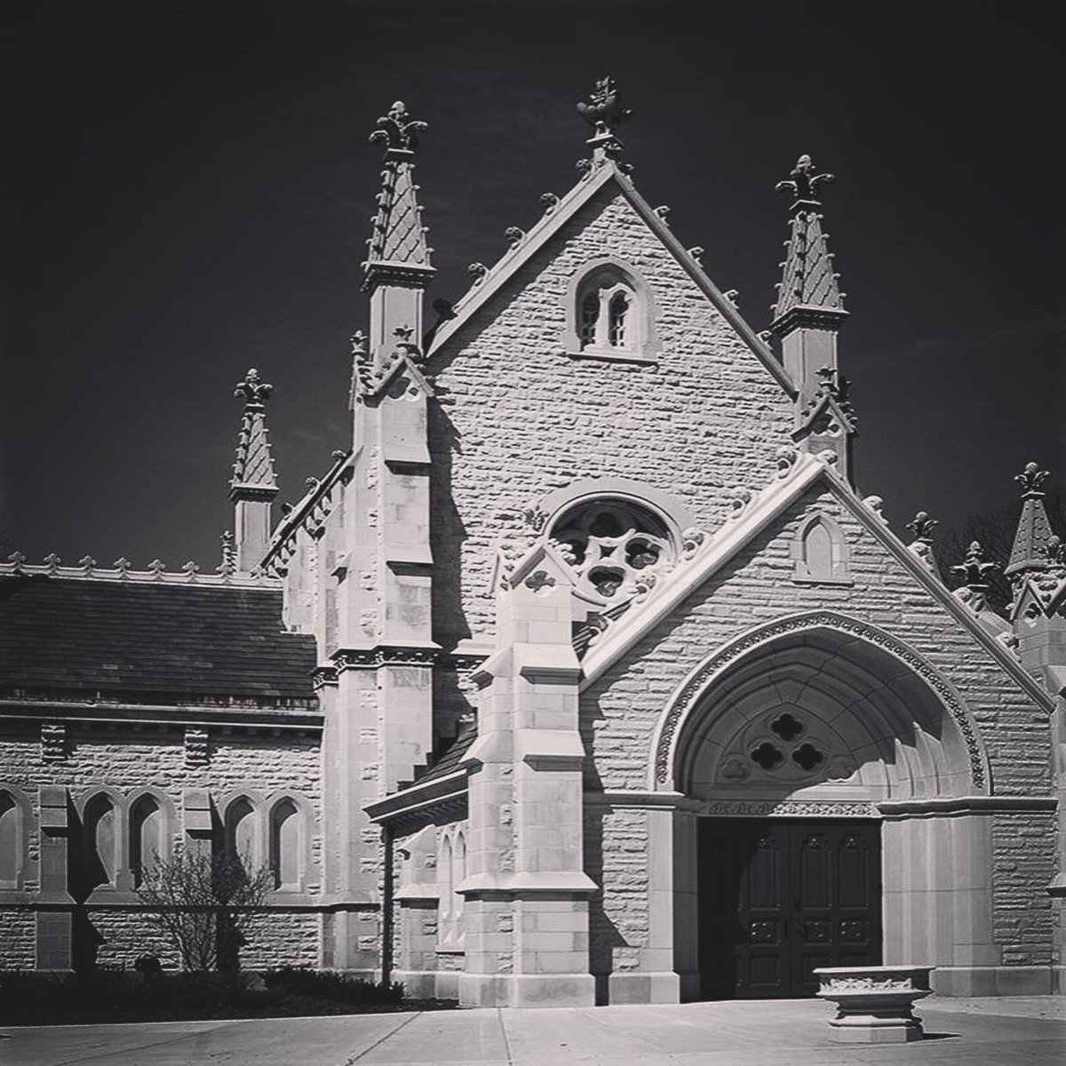 ⛪️ LIVE AT GOTHIC CHAPEL ⛪️ We are excited to announce our first label showcase. Benoît Pioulard, zakè & Marc Ertel, Wayne Robert Thomas, & Tyresta will perform live at the historic Gothic Chapel, located at Crown Hill Cemetery in Indianapolis, IN. 🎟️ bit.ly/3ISV9hn