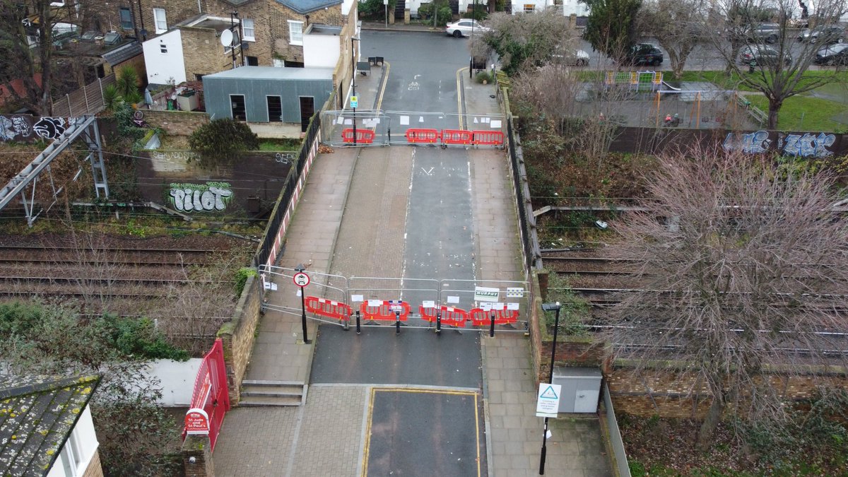 Cycle Islington (@cycleislington) on Twitter photo CYCLEWAY 1 BRIDGE CLOSURE 🧵: On 19 December, <a href="/networkrail/">Network Rail</a> closed Kingsbury Bridge at very short notice. An essential part of Cycleway 1 - one of the most popular routes in the capital. The diversion is unacceptable and we are working with <a href="/hackney_cycling/">Hackney LCC</a> to address this. 1/14 CYCLEWAY 1 BRIDGE CLOSURE 🧵: On 19 December, <a href="/networkrail/">Network Rail</a> closed Kingsbury Bridge at very short notice. An essential part of Cycleway 1 - one of the most popular routes in the capital. The diversion is unacceptable and we are working with <a href="/hackney_cycling/">Hackney LCC</a> to address this. 1/14