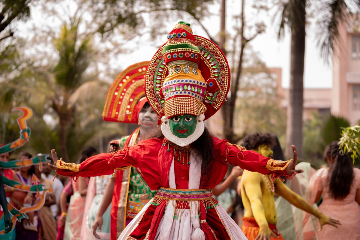 ParulUniversity's tweet photo. We love celebrating #CulturalDiversity on campus! We have students from over 70+ nationalities & we love to celebrate the rich variety of traditions & festivals.
Check our Thread-of-Vibrancy
#LifeAtParul #culture #ParulUniversity https://t.co/c8IO9tmnUq