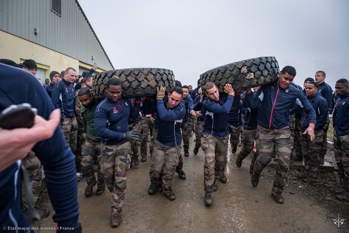 armeedeTerre's tweet photo. 🗳 Élisez votre #PhotoDeLaSemaine !
1️⃣ #PrépaOps tir Glock 17 FR @13eBCA
2️⃣ #SoldatsDeLaNation entraînement aéroporté @2eRpima & @Armee_de_lair
3️⃣ #TradisMilis commémoration de la Bérézina #6RG et #126RI @FierEtVaillant
4️⃣ #MissionAigle parcours d'aguerrissement @FrForcesRomania https://t.co/AX50YHBtYU