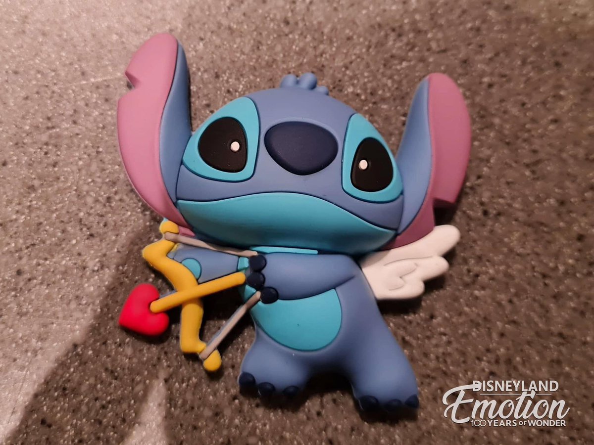 DisneyEmotion's tweet photo. 🛍️ SHOPPING

Les premiers articles spécial #SaintValentin sont disponibles dans les boutiques de #DisneylandParis ! 💘

• Magnet : 5€ 
• Peluche : 35€ 

#Dlp #DisneylandPark #DisneyParks #WaltDisneyStudios #Merch https://t.co/5cnv1Qkz57