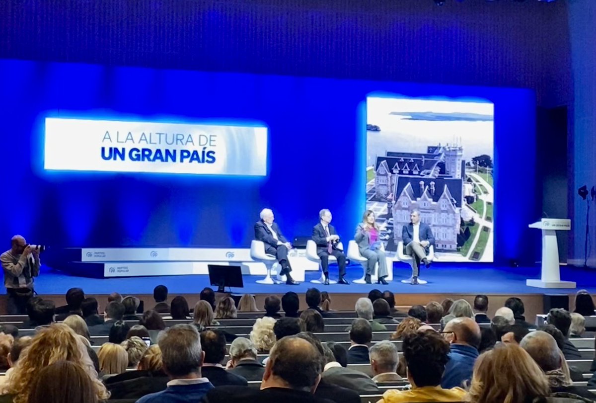 ElenaCastilloPP's tweet photo. En Zaragoza @ppopular celebrando la presentación de los
1️⃣4️⃣ candidatos autonómicos y, en particular, @mjburuaga, la nuestra, la de @ppcantabria. 

La única opción de cambio pasa por sumarse al proyecto del PP.

Somos #EquipoPP
#AlaAlturadeunGranPais https://t.co/HI5n9DoJgX