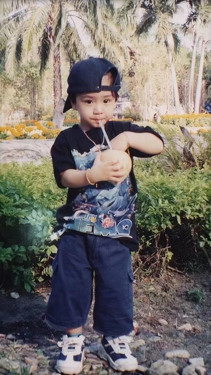 Happy Children's Day 🎉
😊🖤

#4EveryoungPerth  
#PerthTanapon #KDPPE