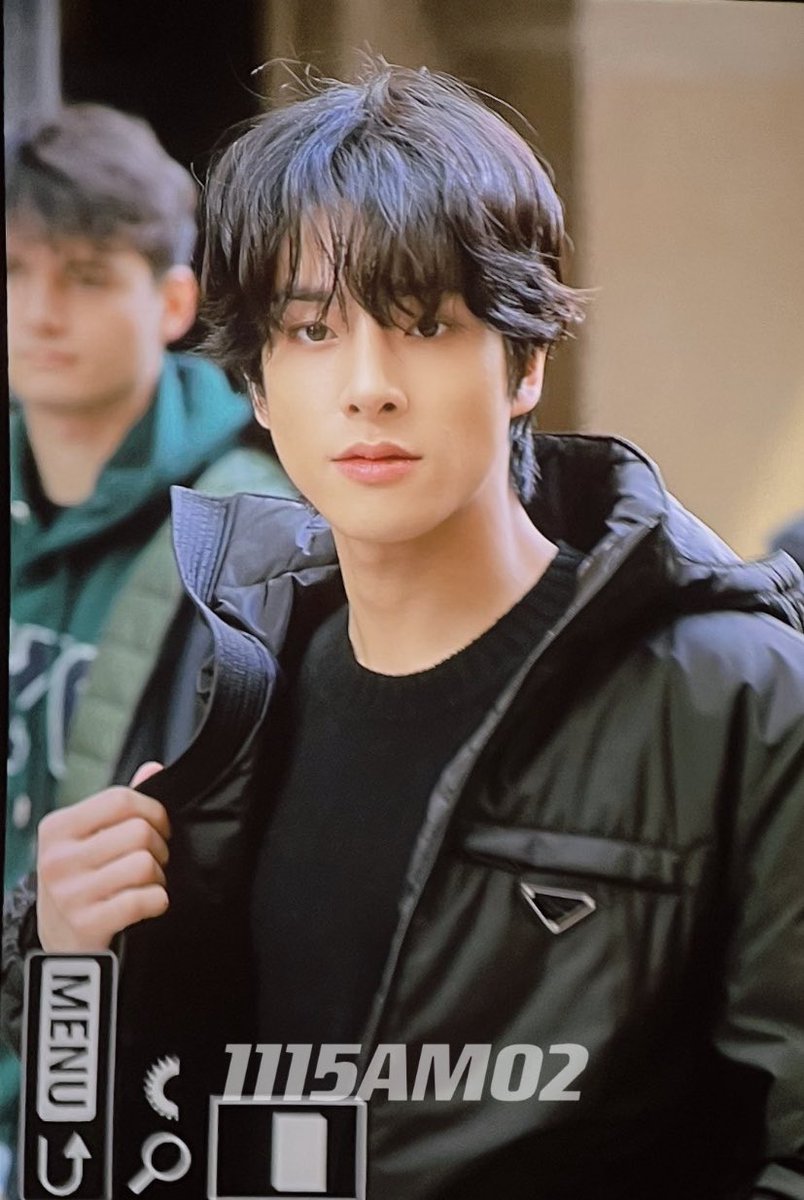 sjydaiIy's tweet photo. OMG JAKE LOOKS SO GOOD 

#PRADA #ENHYPEN_JAKE https://t.co/DXV3fwBFwW