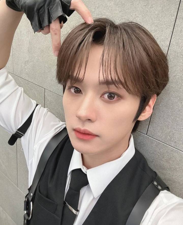 HelloStayBR's tweet photo. 📸: Atualização do Lee Know na conta oficial do Stray Kids no Instagram: 

"LeeKnowCore 😉
#LeeKnowIsCute #MusiCore" 

#StrayKids #스트레이키즈 #HelloStay @Stray_Kids 🐼 https://t.co/oBtoNbinaZ