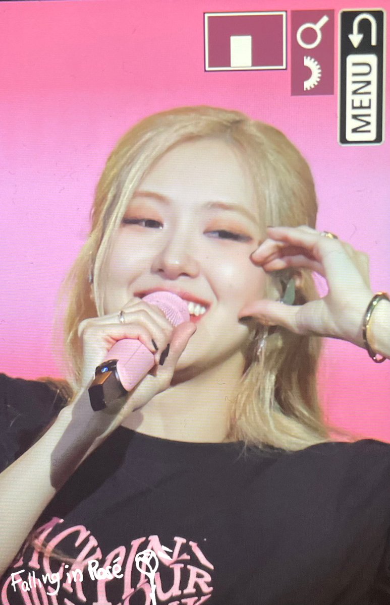 FALLING IN ROSÉ tweet media