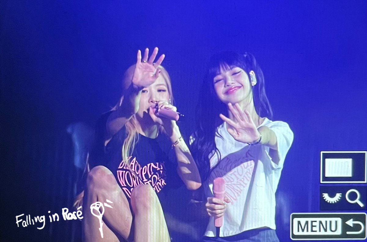 FALLING IN ROSÉ tweet media