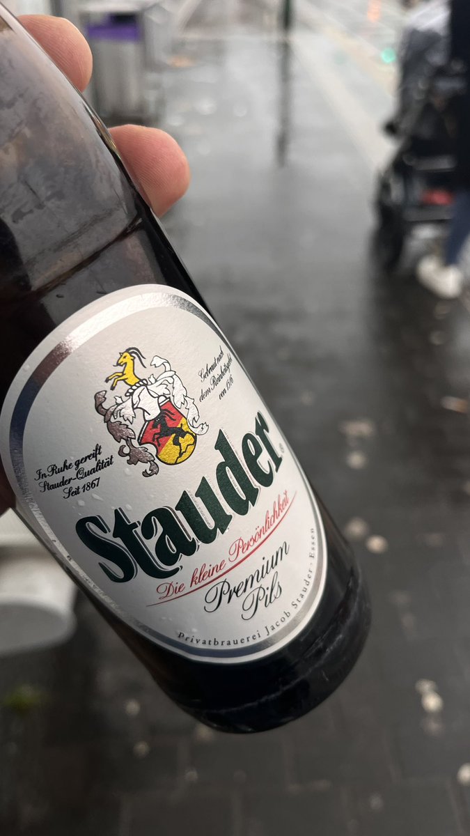 StauderBot's tweet photo. Prost!  RT @Rhezylia: NUR der RWE!
Hype!
Bock!
Gute Laune!

#stauder 
#immeRWEiter https://t.co/etpaP4Rhng
