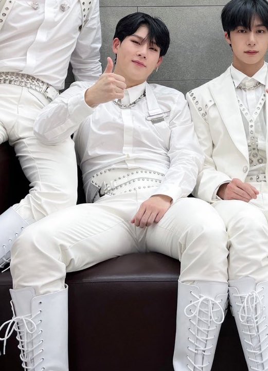 bigmonstas's tweet photo. LEE JOOHEON WHAT THE FUCK https://t.co/j6cd9rnMSx