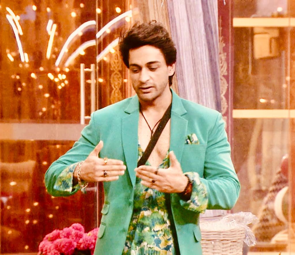 indiaoriginals_'s tweet photo. Shalin innocent Banda hai.He ll now be in Top3 after he has stepped awy frm Tina. Luv how fresh and fashionable he is looking these days. #ShalinBhanot #BigBoss16 #BigBoss #WeekendKaVarb #ShukravarKaVar #ShalinKiSena #ShalinIsAWinner @ColorsTV @VootSelect @BiggBoss @BhanotShalin https://t.co/vlzzpTWqRB