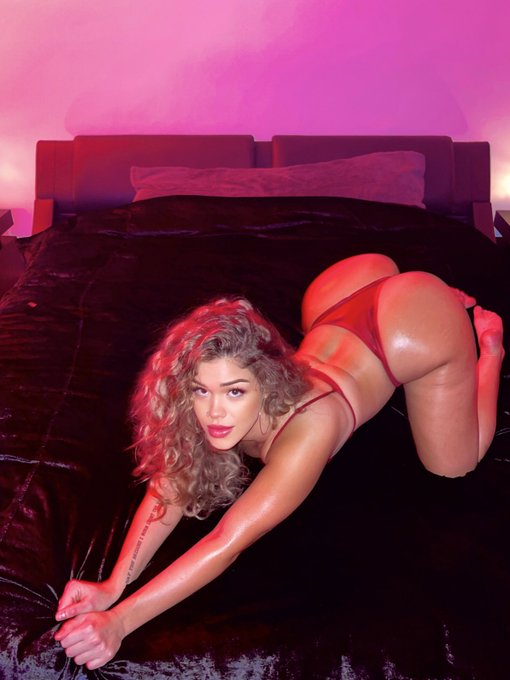 Salut mes ch&eacute;ris. Je suis disponible pour tout vos d&eacute;sirs sexuels r&eacute;el comme virtuel payant. Snap : claidp