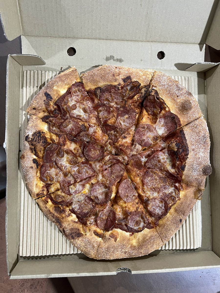 aidiaffendi's tweet photo. Thanks @pizzahutmsia I have never seen more burnt, irregular and bad looking pizza until today. https://t.co/dob1QPQWCX