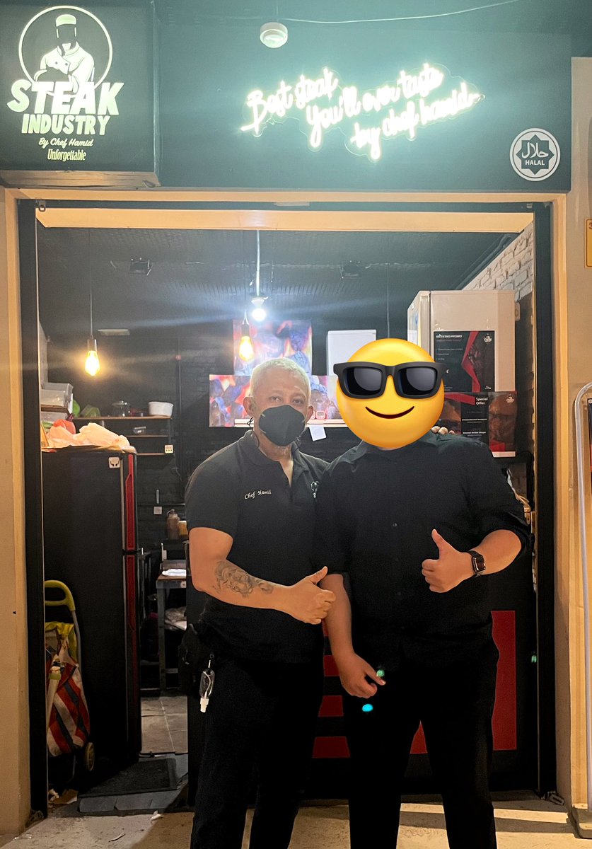 txtdrkuliner's tweet photo. Kebetulan kemarin ke Steak Industry di Bintaro yang lagi ramai belakangan dan ketemu langsung sama owner-nya, Chef Hamid

Steaknya untuk di range 100-200rban enaakk bgt✨✨

Chefnya juga humble banget &amp; dijelasin secara lengkap menu-menu nya, great hospitality 🥺 9/10 buat mimin https://t.co/9NSL9j7uXh
