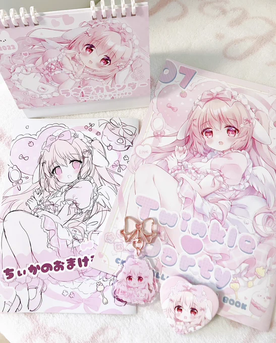いよいよ明日になりました!こみトレに新刊セット、直筆ミニ色紙、アクリルスタンド持っていきます～!よろしくお願いしますへっぽこうさぎ*cafe⇒H79a#こみトレ41  