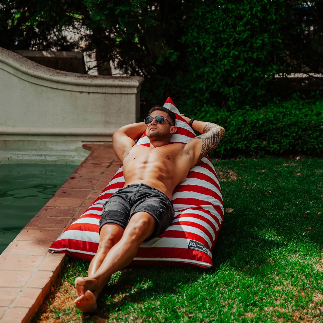 ralpheagar's tweet photo. #beanbag #poolside #summer

https://t.co/e6ENUEpoUu https://t.co/xYsEk1dTdp