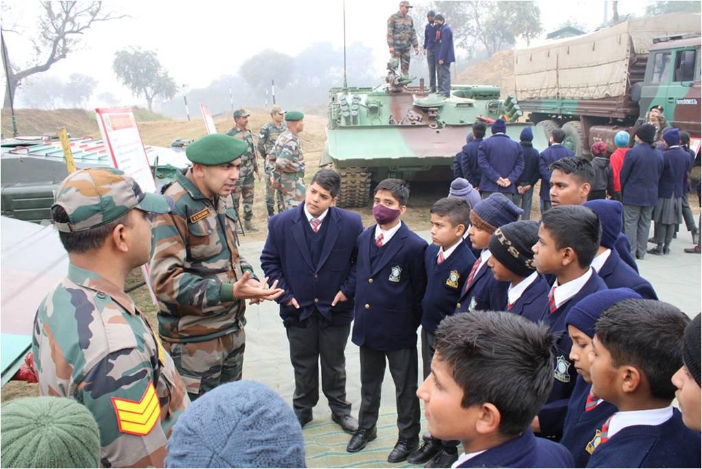 pro_defence's tweet photo. Commemorating #ArmyDay2023 #DoubleVictoryBrigade of #VajraCorps organised #MilitaryEquipmentDisplay motivating students from various schools under the theme #KnowOurArmedForces #NationFirst @westerncomd_IA @adgpi @SpokespersonMoD @prodefencechan1 @Tri_Service @PIB_India @ANI https://t.co/Mqbh7YFX3B