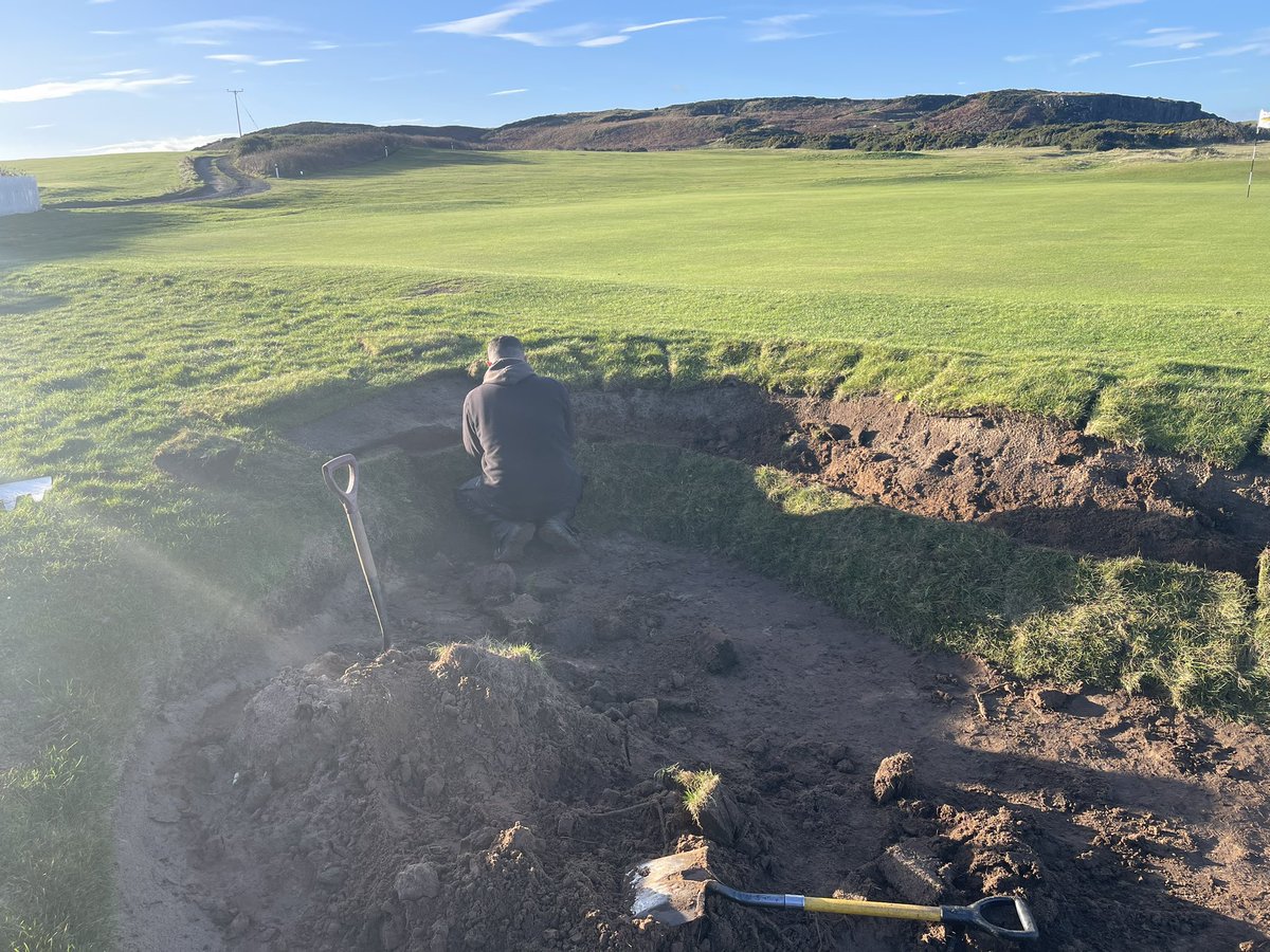 BGreenkeeping's tweet photo. Another bunker recently completed was the back right of 18 were the face has been completely redone … ⛳️🏌️‍♂️☀️ https://t.co/8COFUVAIoK