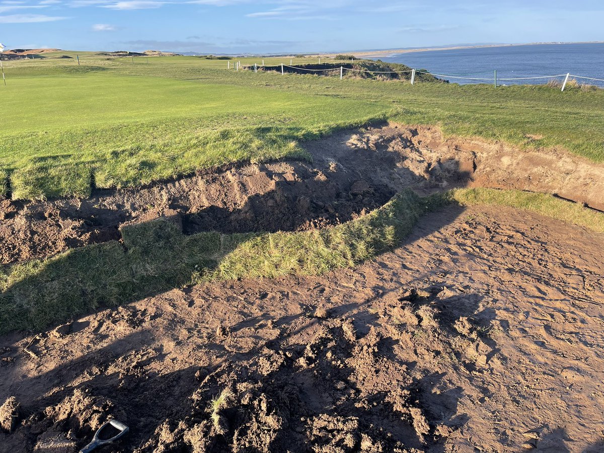 BGreenkeeping's tweet photo. Another bunker recently completed was the back right of 18 were the face has been completely redone … ⛳️🏌️‍♂️☀️ https://t.co/8COFUVAIoK