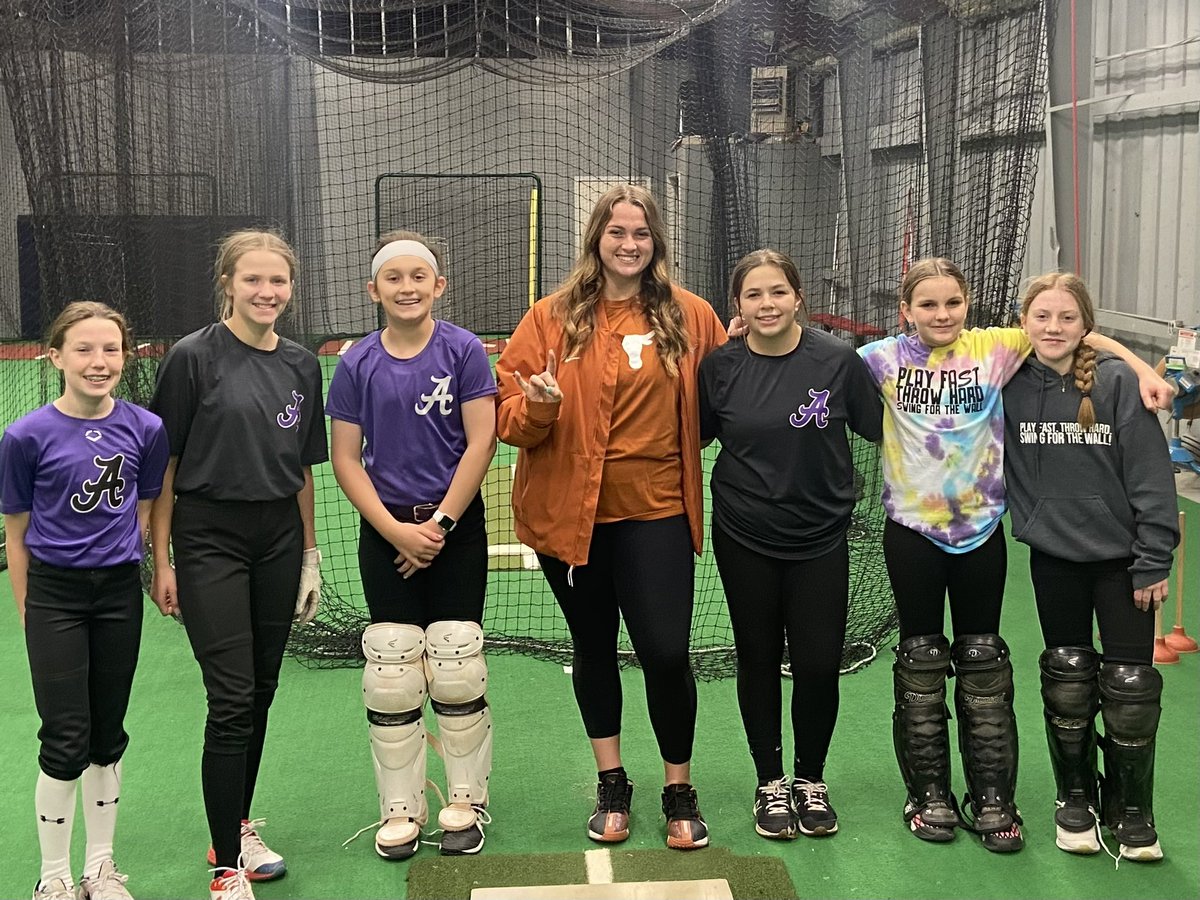 aces_gilbert's tweet photo. Huge thank you to Mac Morgan for a great clinic during off season. https://t.co/jMntBiIXtQ