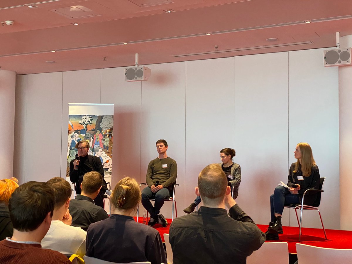 Wie kann internationale Kooperation bei Recherchen funktionieren? Darüber sprechen <a href="/f_obermaier/">Frederik Obermaier</a> von <a href="/paper_trail_m/">paper trail media</a>, Elisa Simantke von <a href="/investigate_eu/">Investigate Europe</a> und Jan Strozyk gemeinsam mit der Moderatorin Lea Busch (NDR) #TdA23