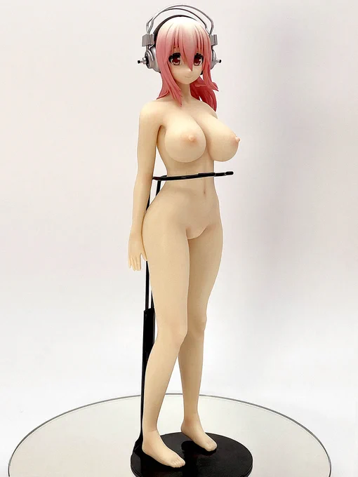 肩幅をギュッと縮めたアニメスタイルモデルも
存在します。美少女フィギュアの頭部が違和感なく
装着できるのが、良いですね。
ルナマリア様とそに子ちゃんには以前から
活躍してもらってます。 